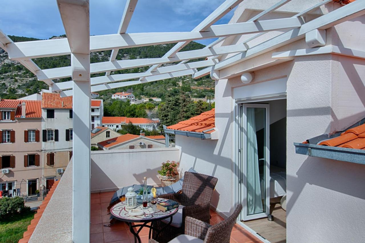 Apartments Dubra Komiza Exterior photo