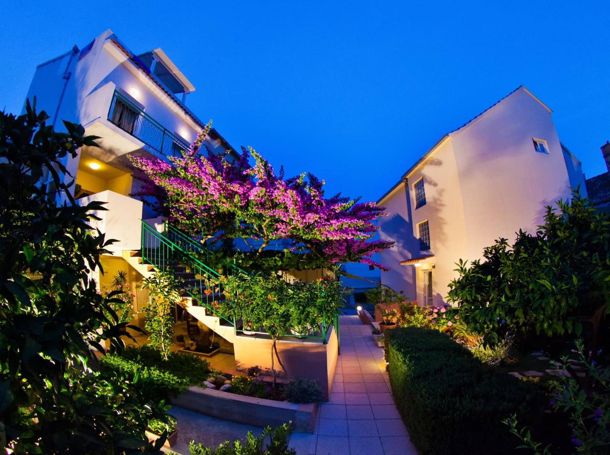 Apartments Dubra Komiza Exterior photo